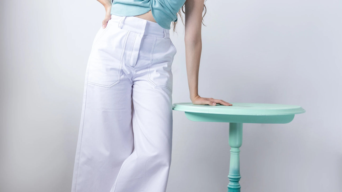TOP CORTO CON FLORES DE MENTA