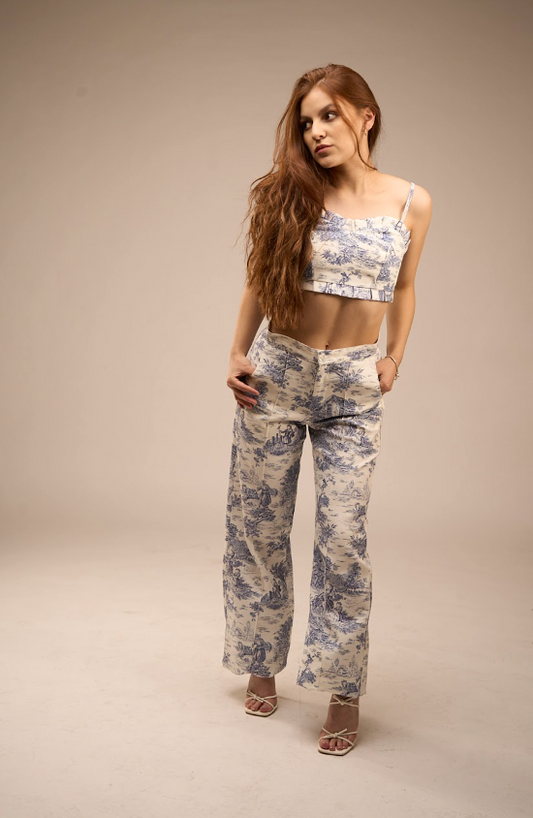 Pantalón azul y beige