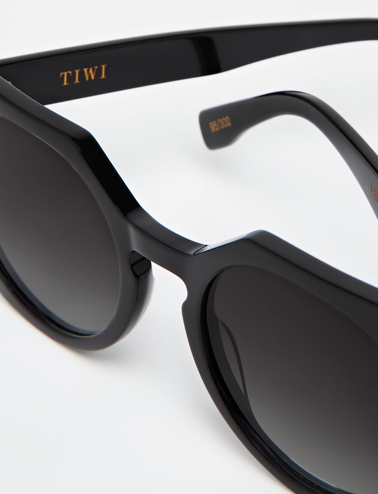 Limited Edition - Collection 1/300 Sunglasses Available in more colors