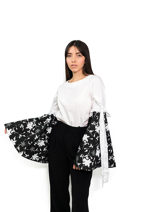 Camisa de manga acampanada con estampado floral