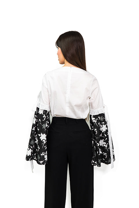 Camisa de manga acampanada con estampado floral