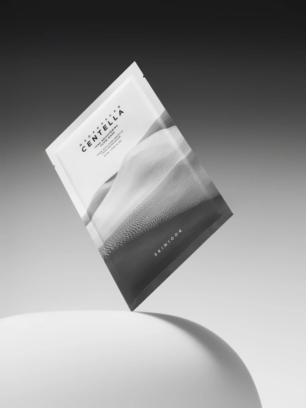 MADAGASCAR CENTELLA TONE BRIGHTENING GLOW MASK