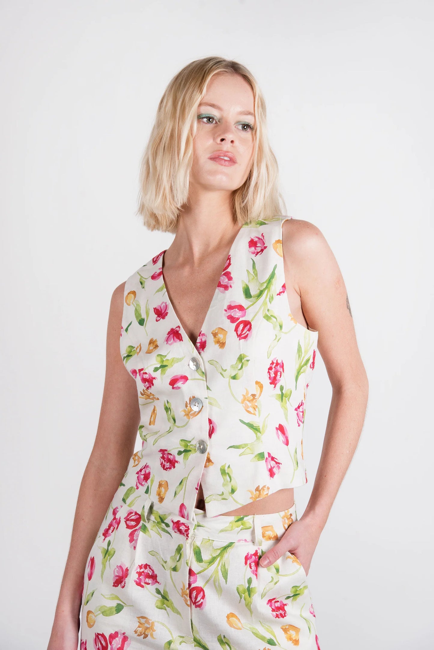 Tomi Linen Vest - Floral Mix