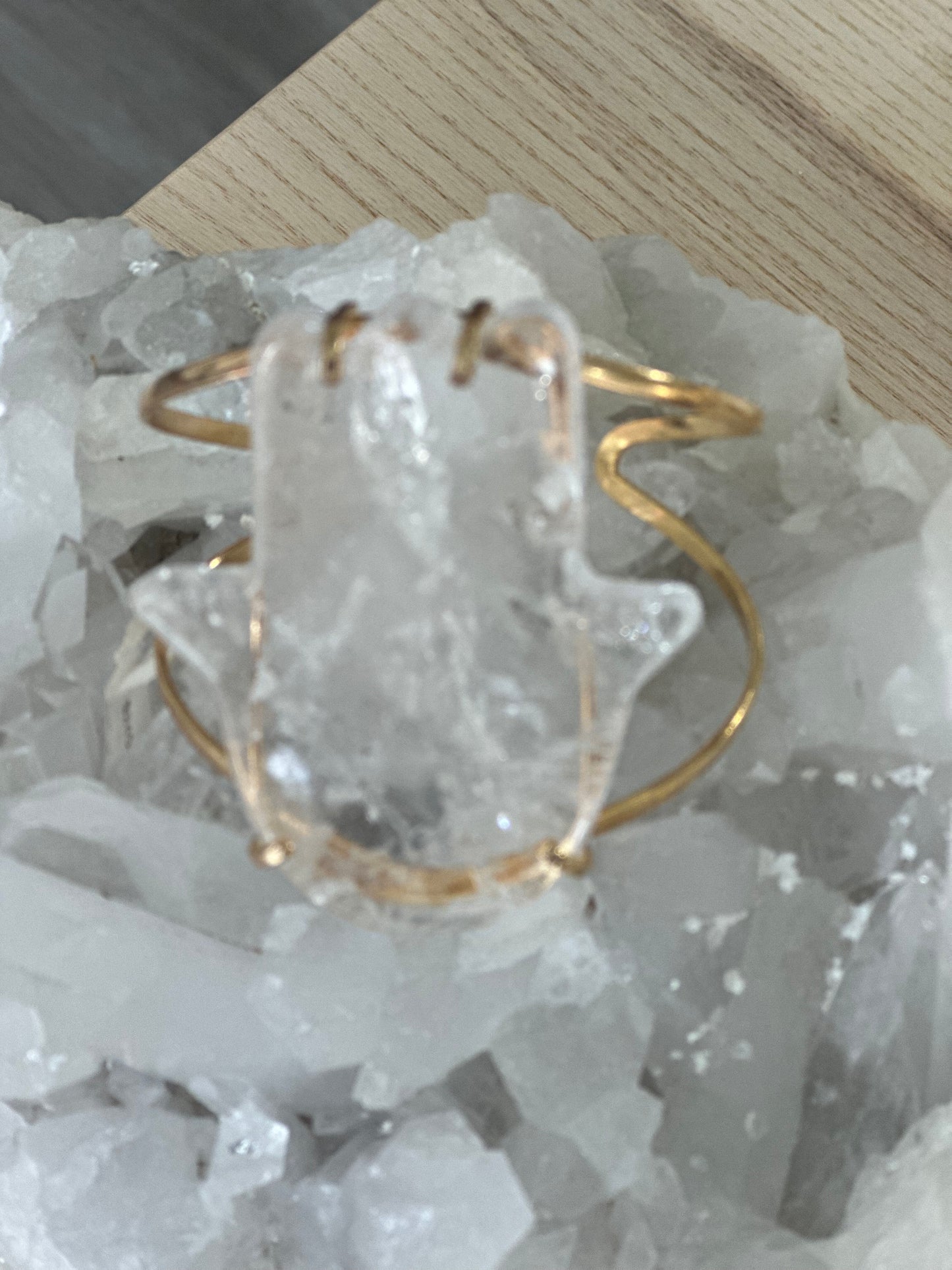 Pulsera Hamsa de oro y cuarzo transparente