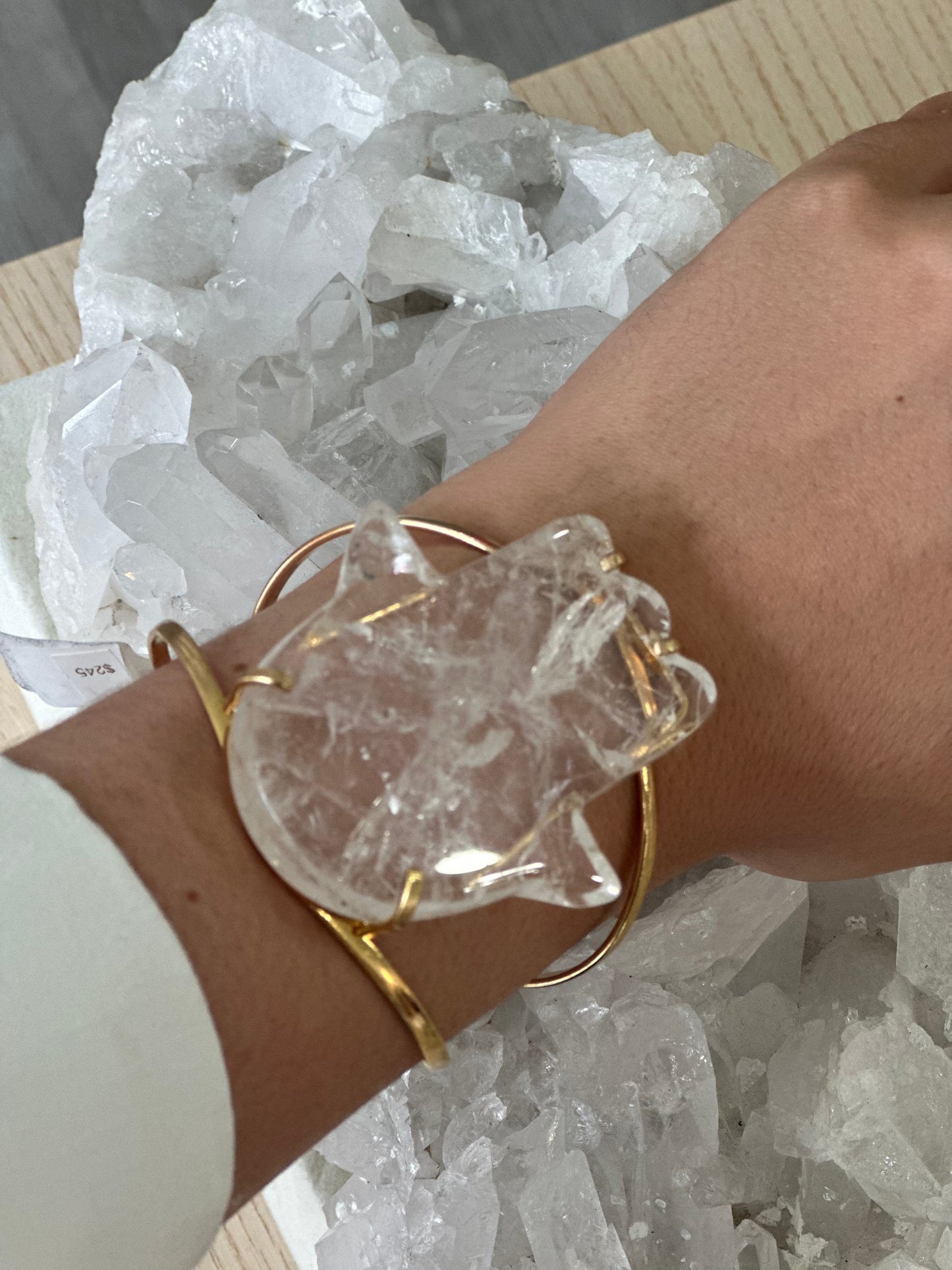 Pulsera Hamsa de oro y cuarzo transparente