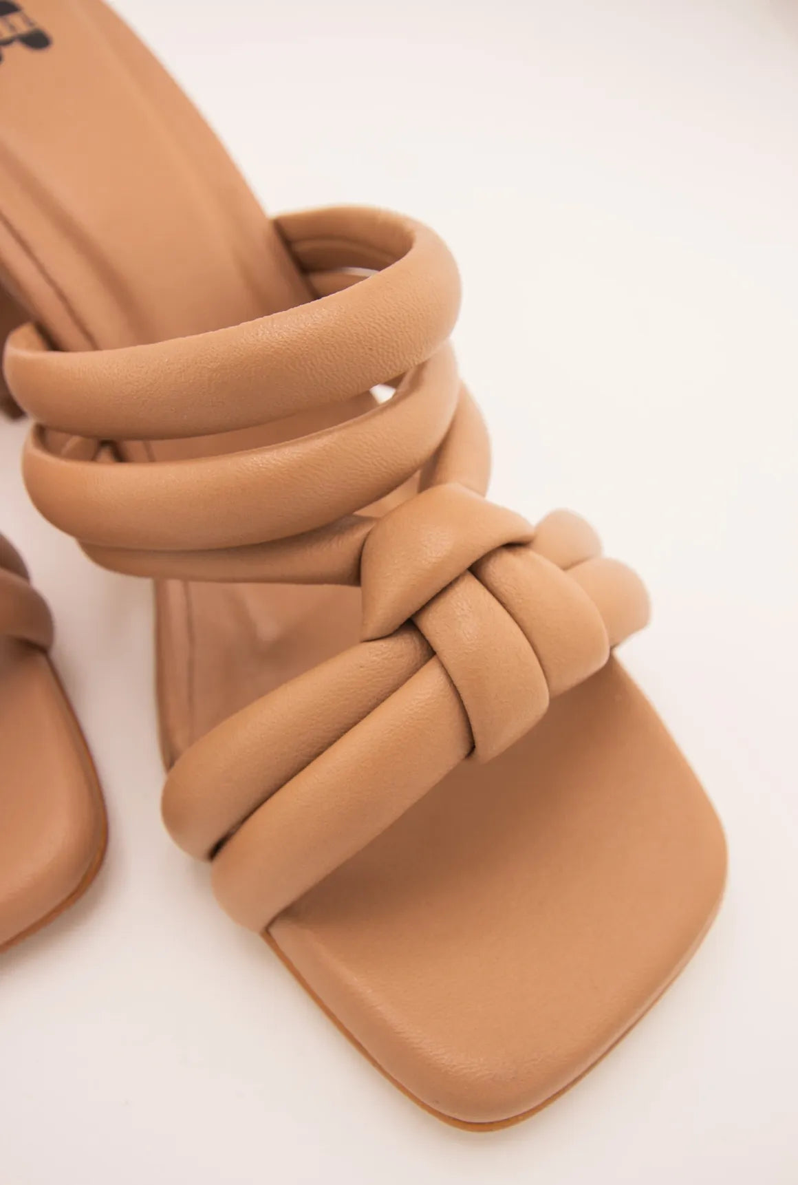 DIANA BEIGE